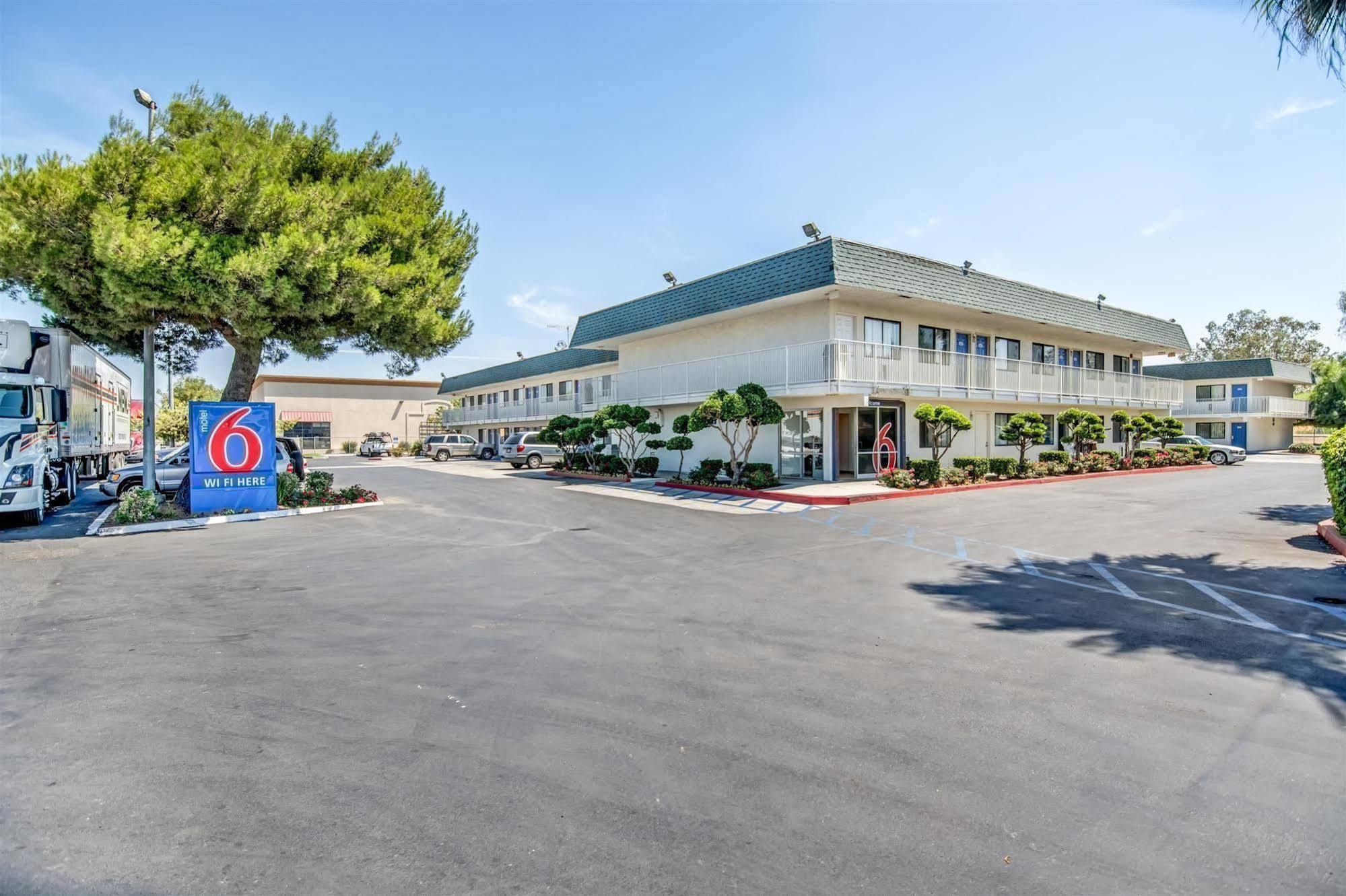Park Inn By Radisson, Tracy Exterior photo